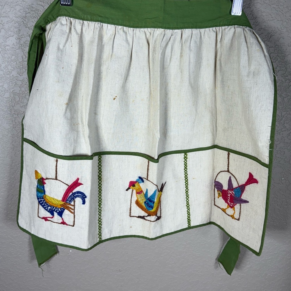 Embroidered Bird Apron‎ Vintage